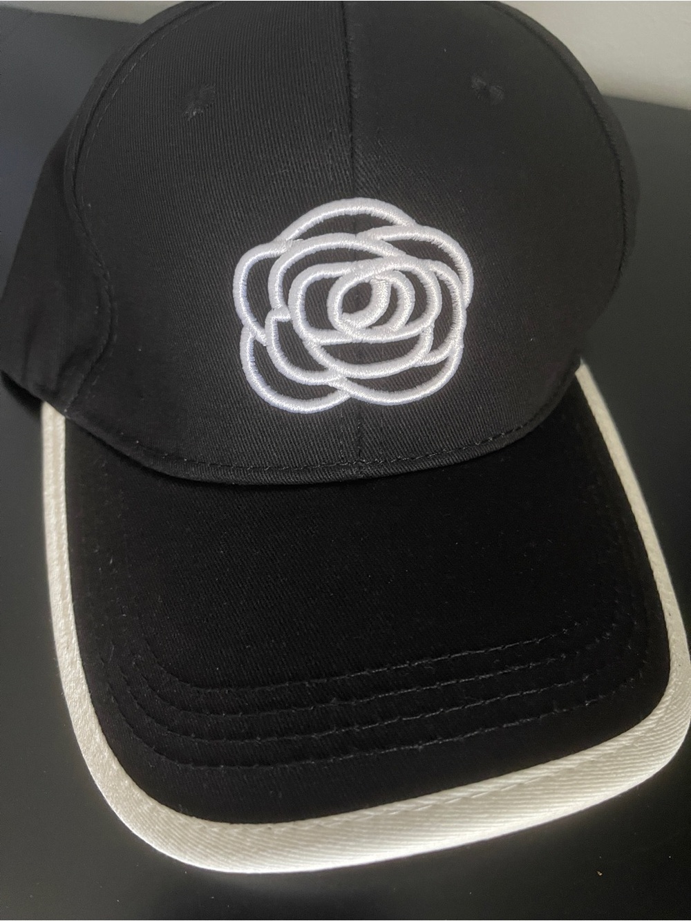 Fun Fashion New Cap Black w/white embroidered Camilla flower/Adjustable - Picture 6 of 7